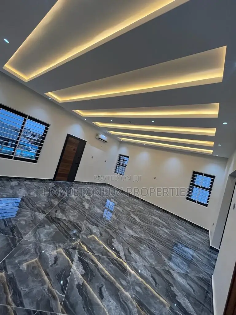 4bdrm Mansion in Ashaley Botwe for sale