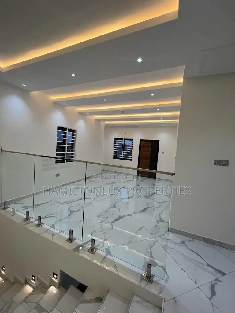 4bdrm Mansion in Ashaley Botwe for sale