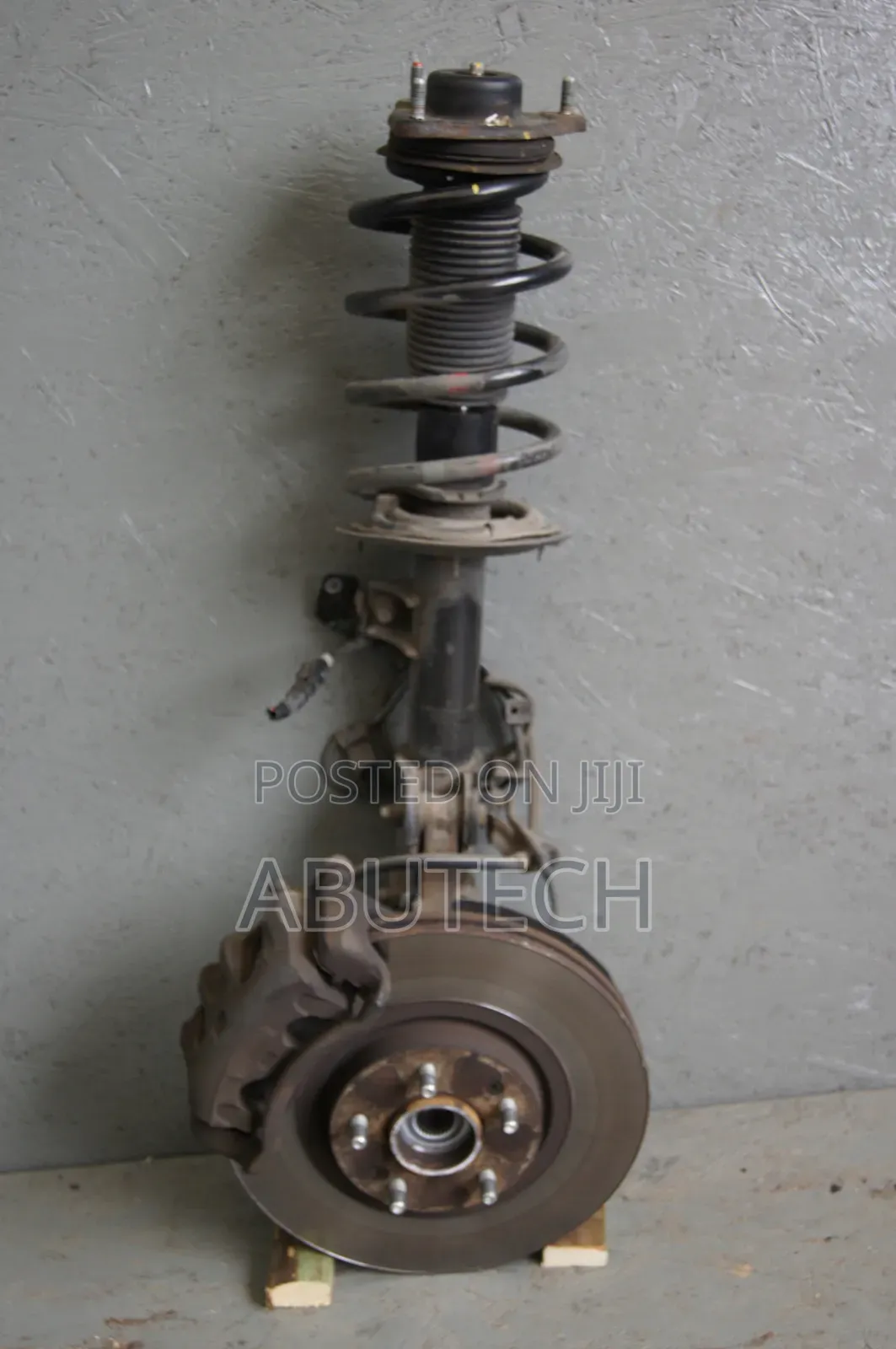 Front Shock and Hub for Hundia Santafe, Sorento 2013, 2014, 2015, 2016