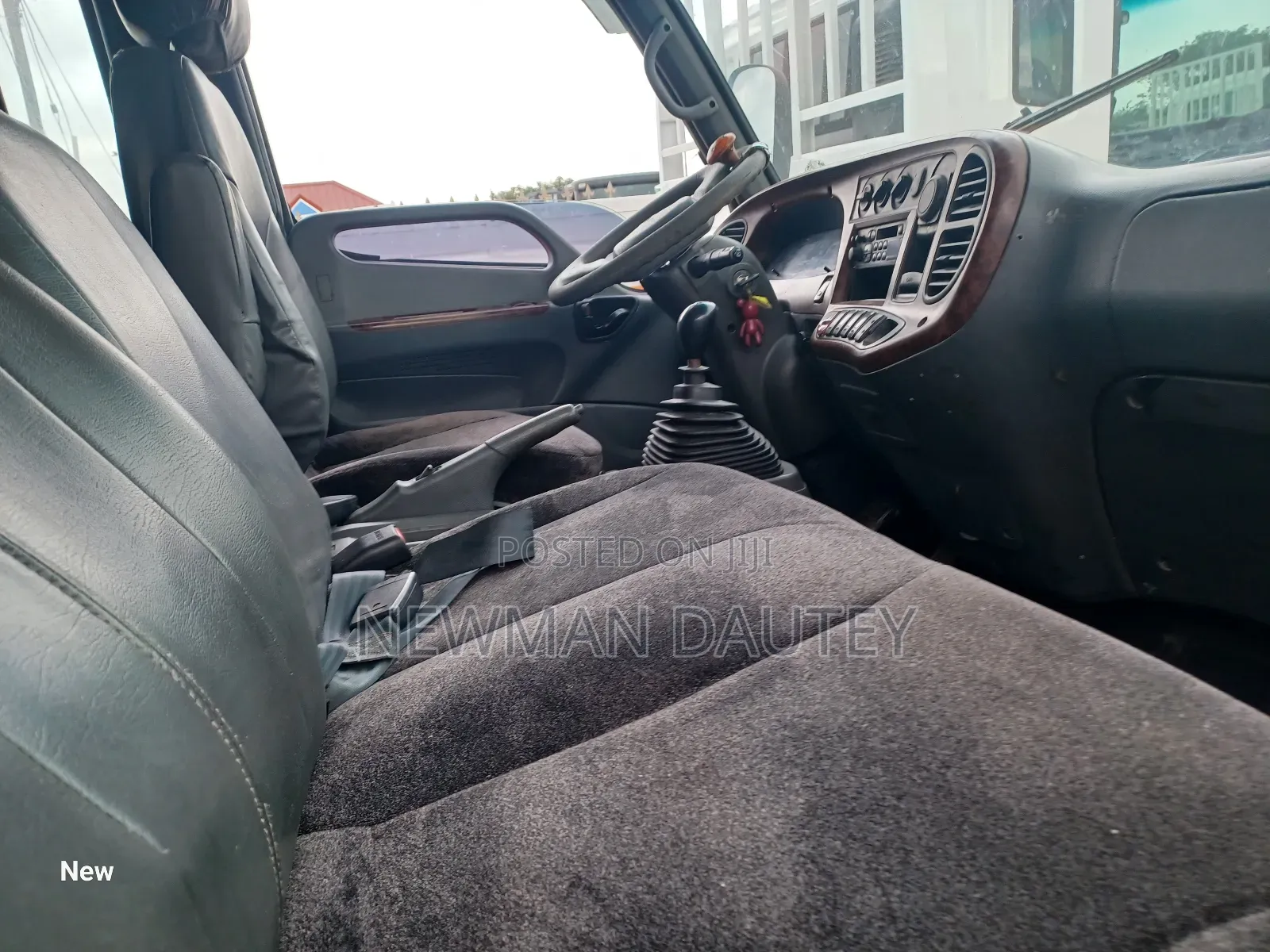 Hyundai Mighty White 2.5