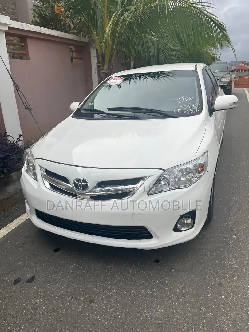 Toyota Corolla Altis 2013 White