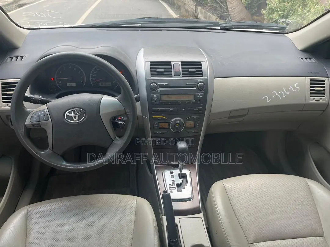 Toyota Corolla Altis 2013 White
