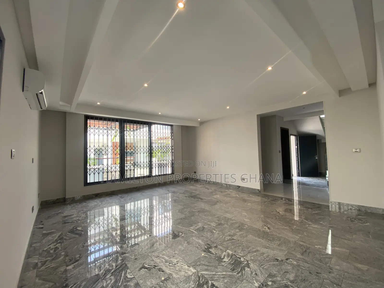 4bdrm Townhouse / Terrace in Airport for rent