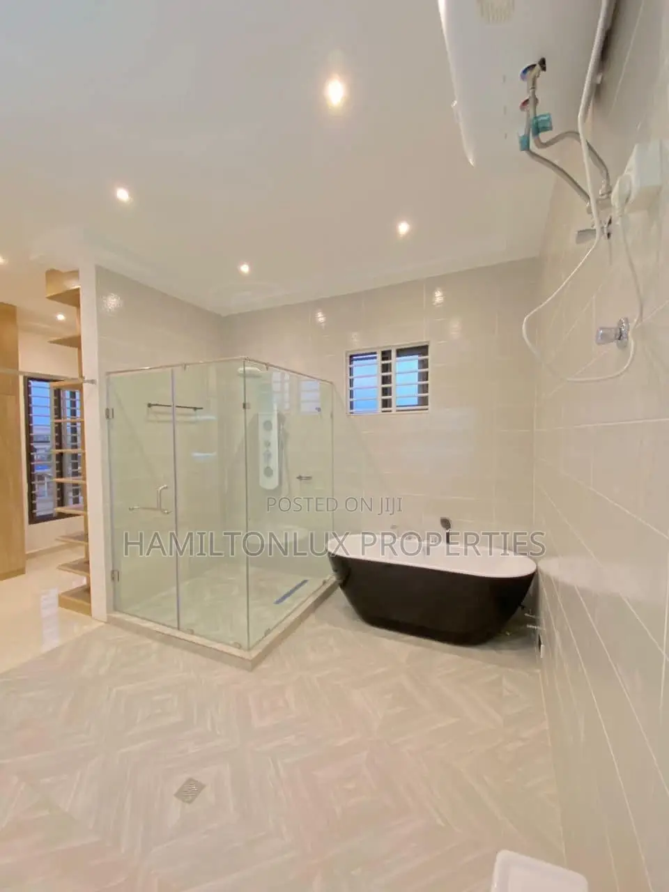 4bdrm Mansion in Lakeside, Ashaley Botwe for sale