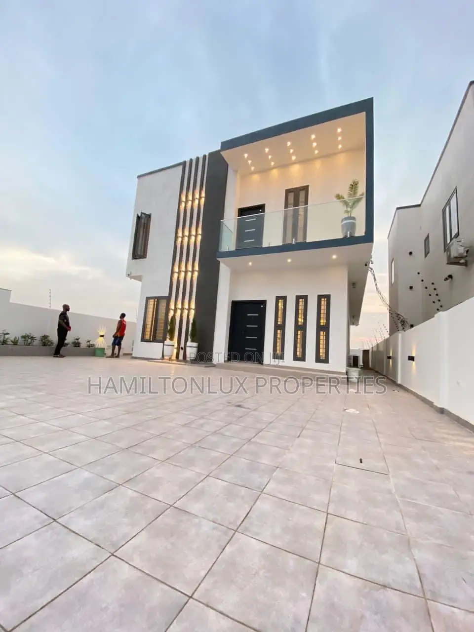4bdrm Mansion in Lakeside, Ashaley Botwe for sale