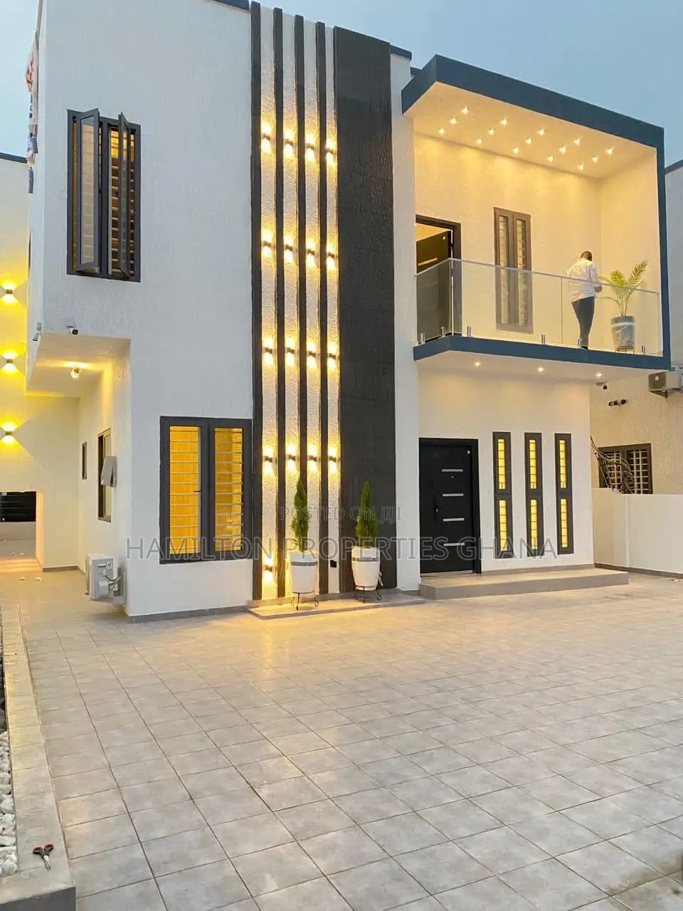 4bdrm Mansion in Lakeside, Ashaley Botwe for sale