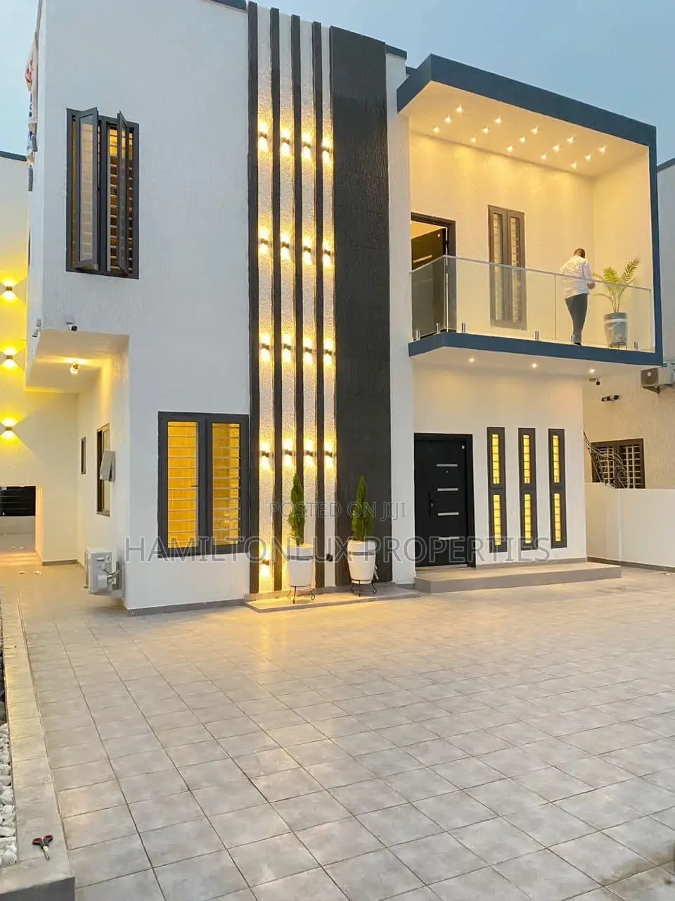 4bdrm Mansion in Lakeside, Ashaley Botwe for sale