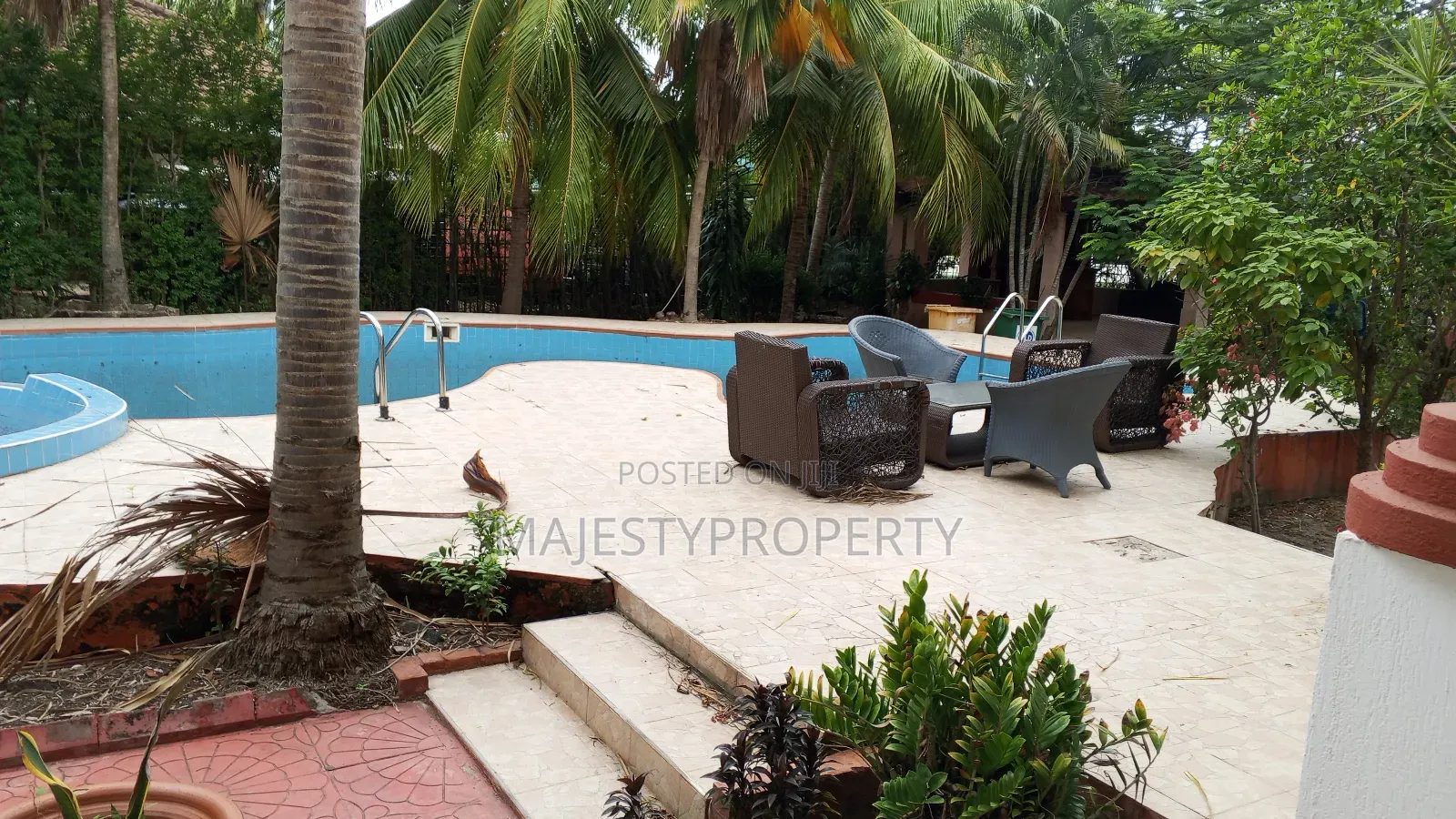 10bdrm Bungalow in Trassaco, Adjiriganor for sale
