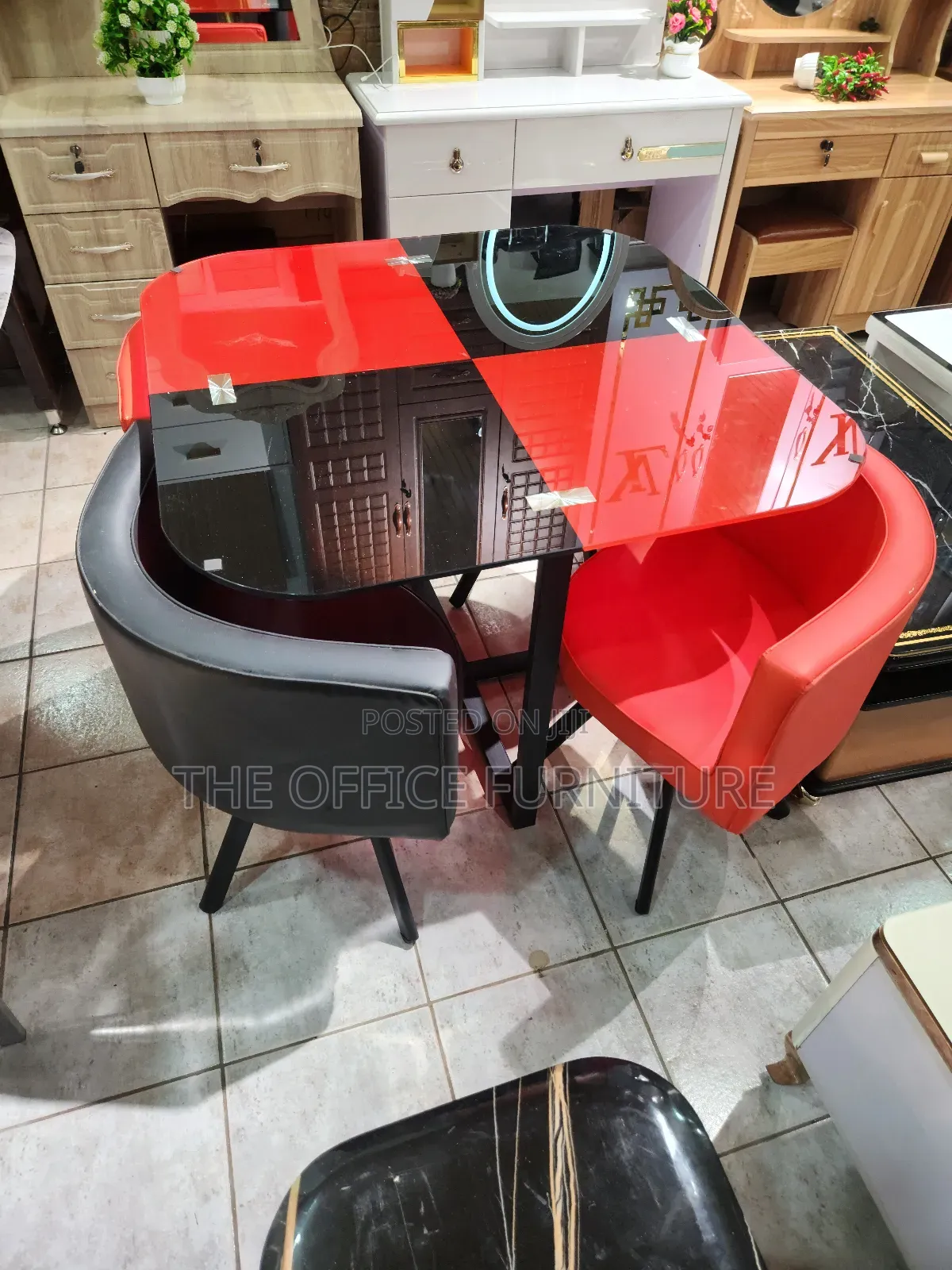 4-Seater Dining Table With Chairs