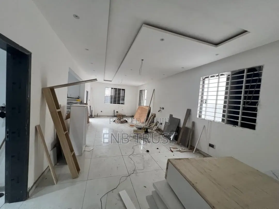 4bdrm Duplex in Baatsona for sale