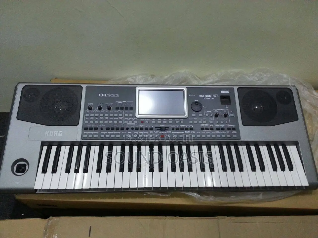 Korg Pa900 61-Key Pro Arranger Keyboard