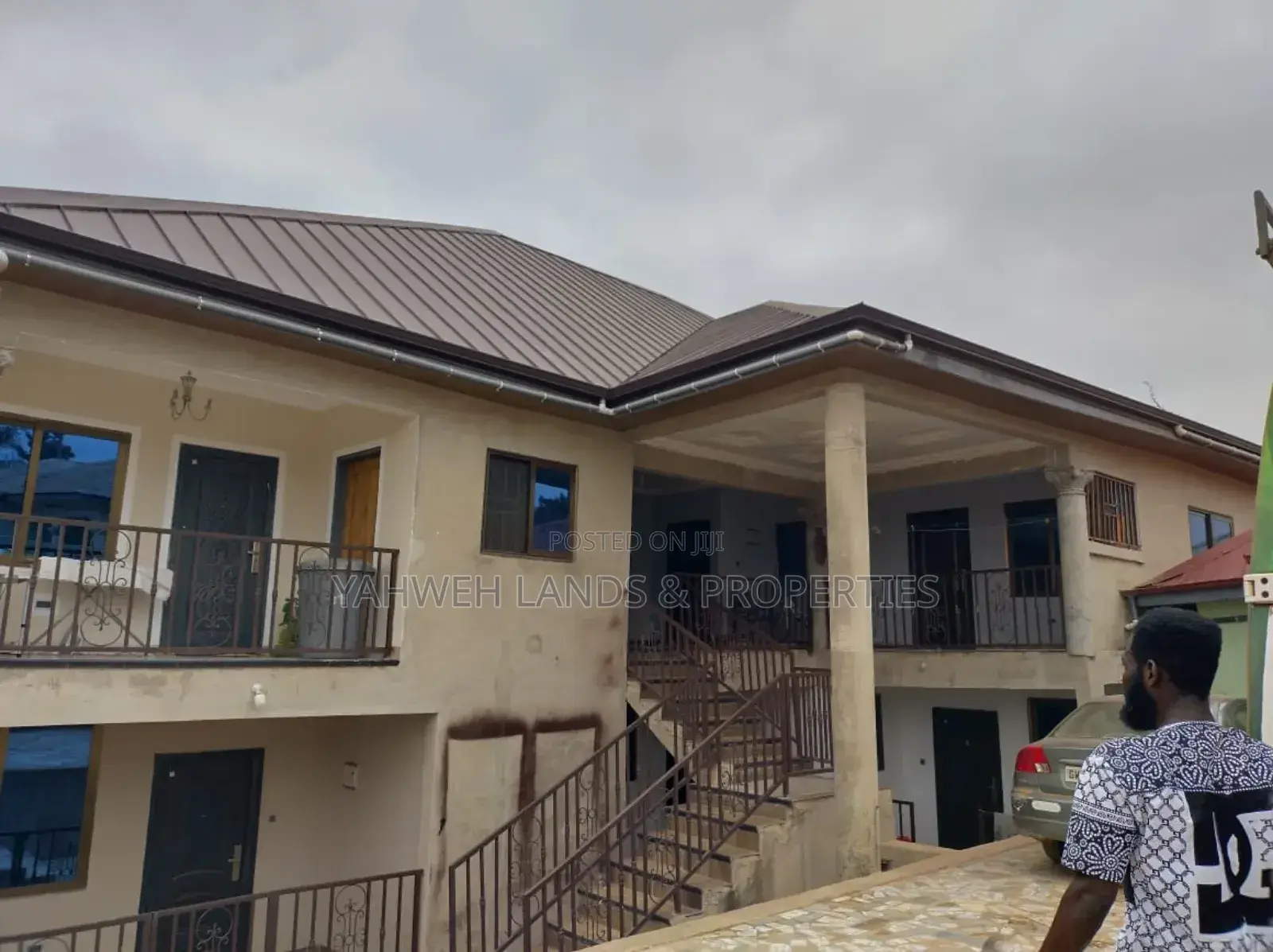9bdrm House in Kumasi Metropolitan for sale