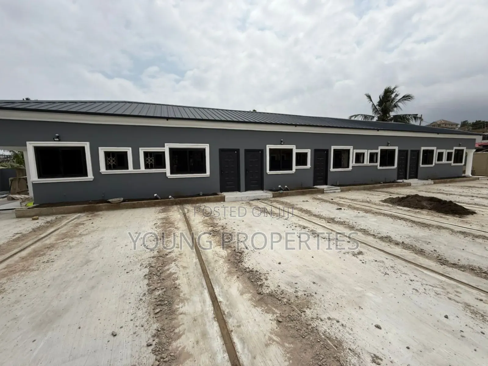 Seven Bedroom for Sale Awoshie 1.700.000