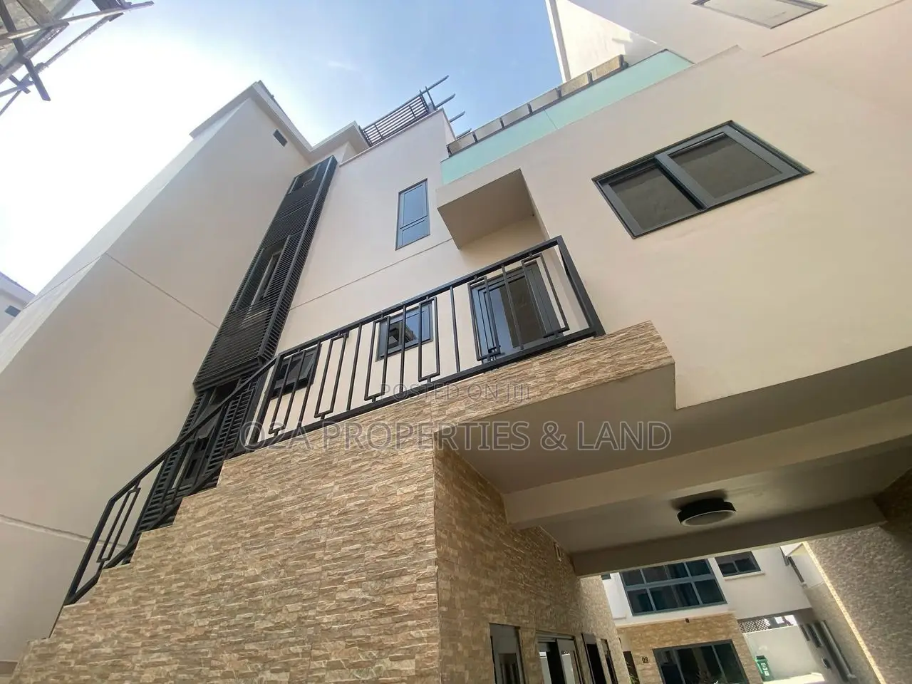 3bdrm Townhouse / Terrace in Airport Residential for rent