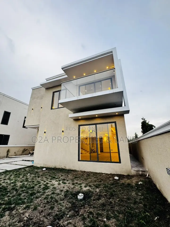 4bdrm House in Ashaley Botwe, for sale