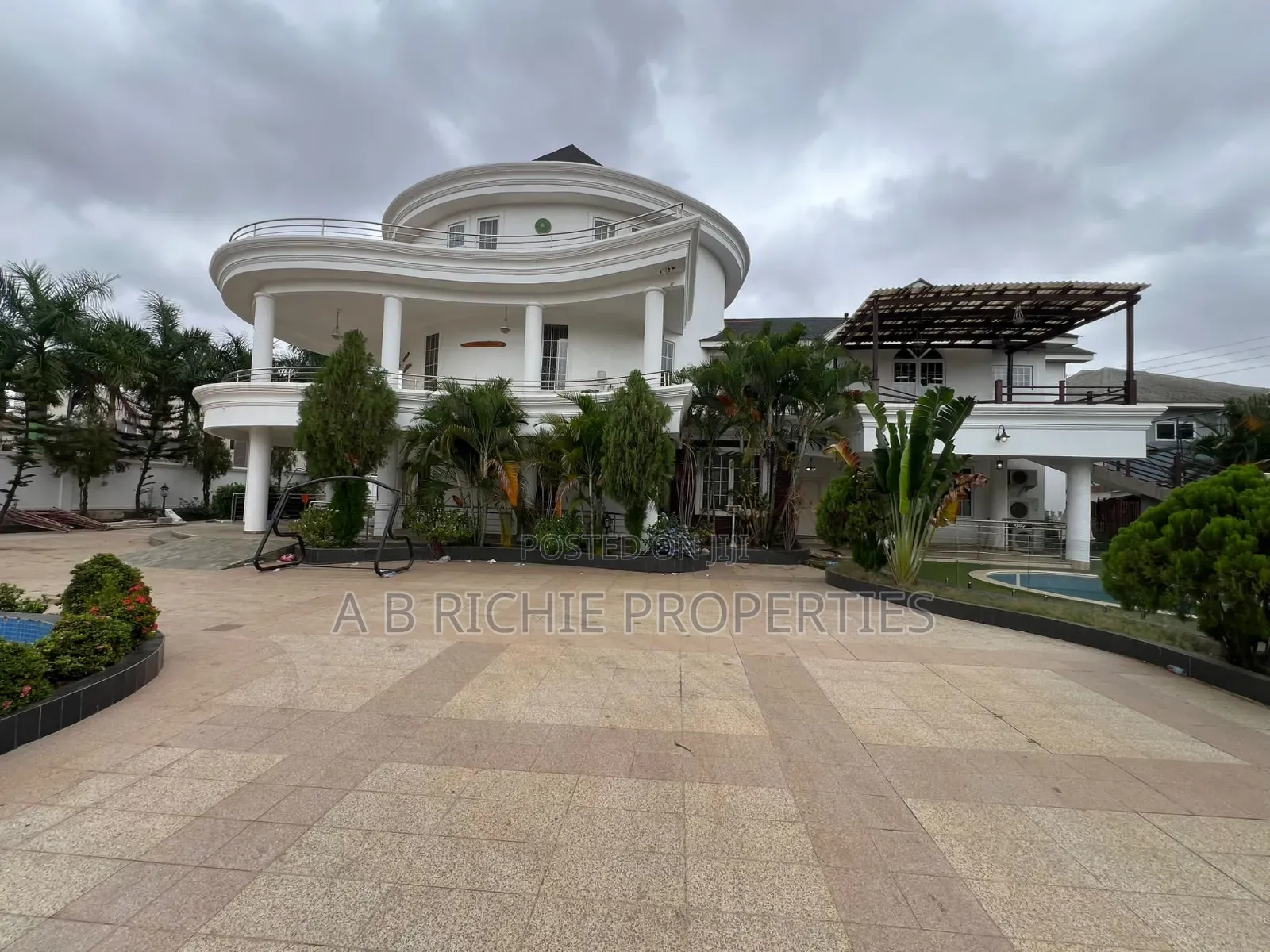 6bdrm Mansion in Ab Richie Properties, East Legon for sale