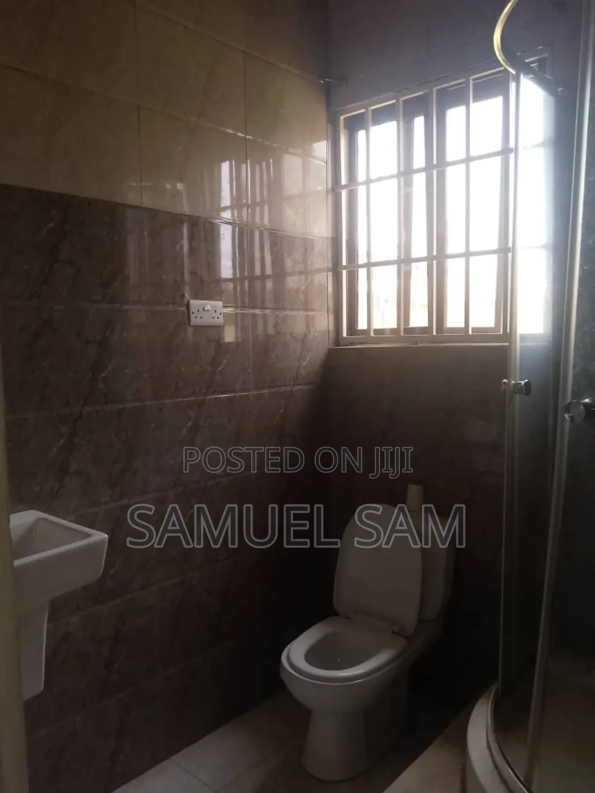 5bdrm House in Com.11, Tema Metropolitan for rent