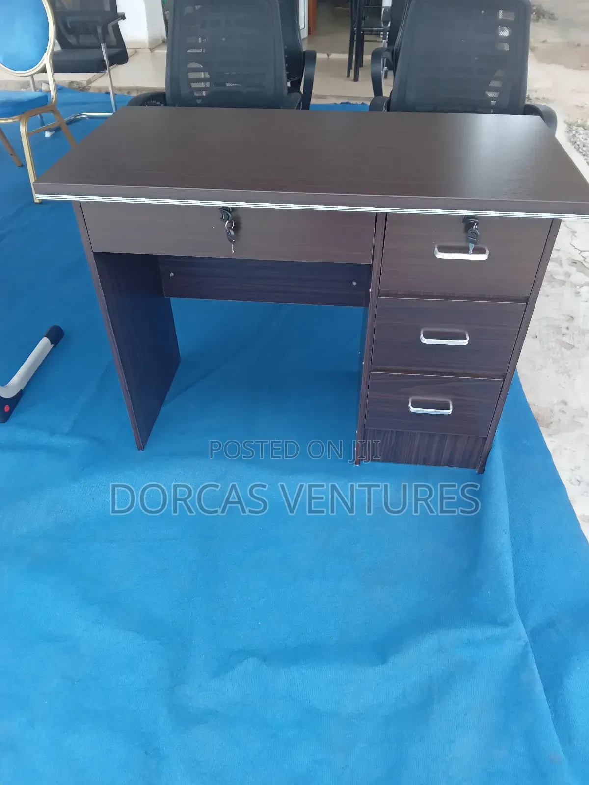 Full Pics Office Table