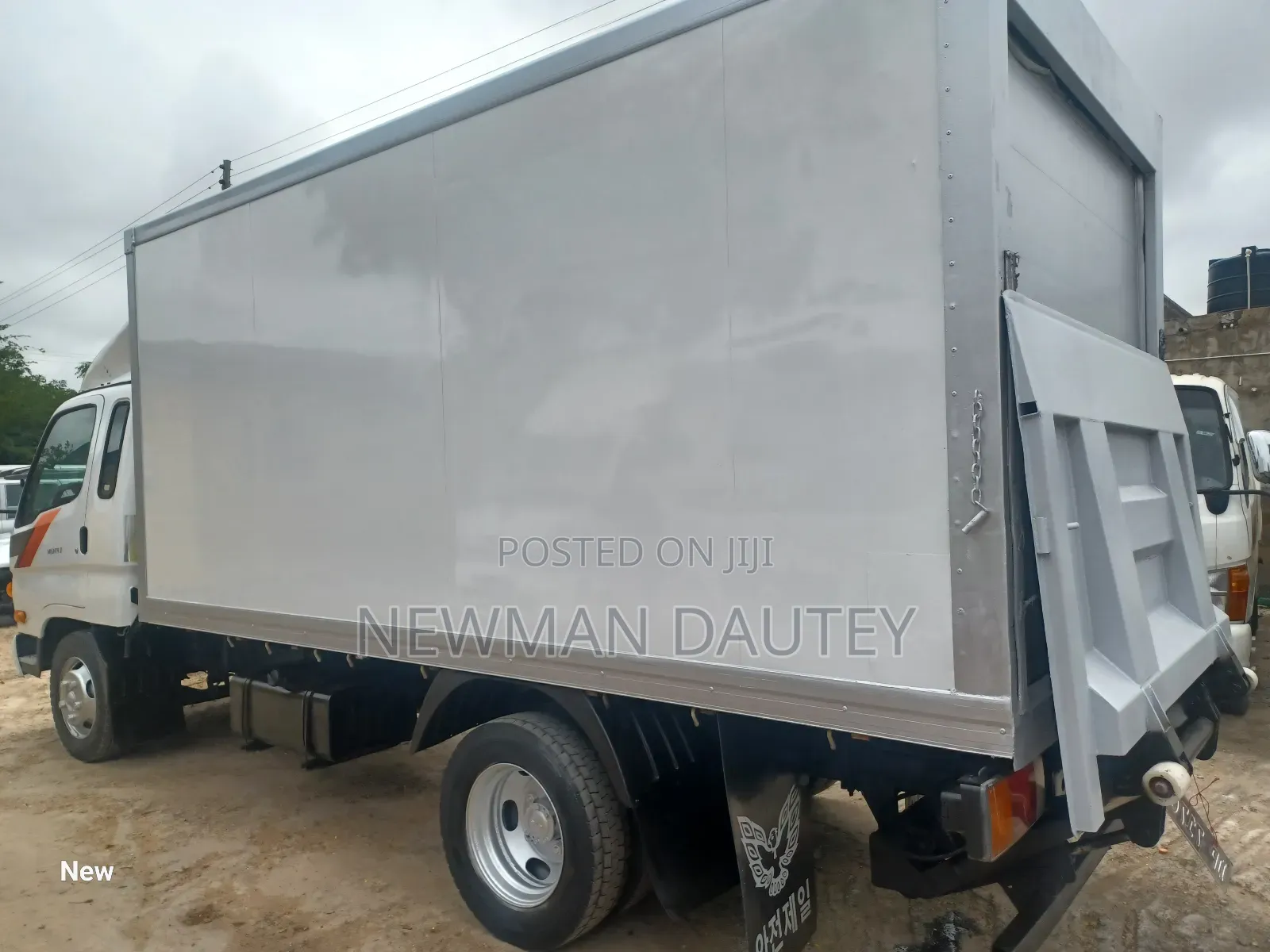 Hyundai Mighty Container