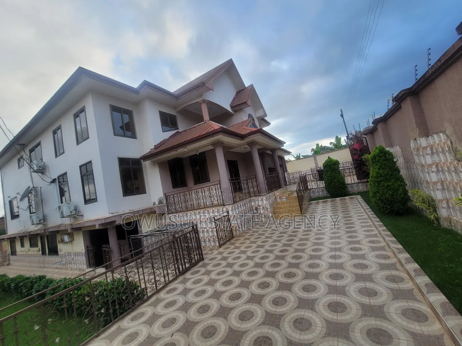 8bdrm House in Kantinkyiren In for sale