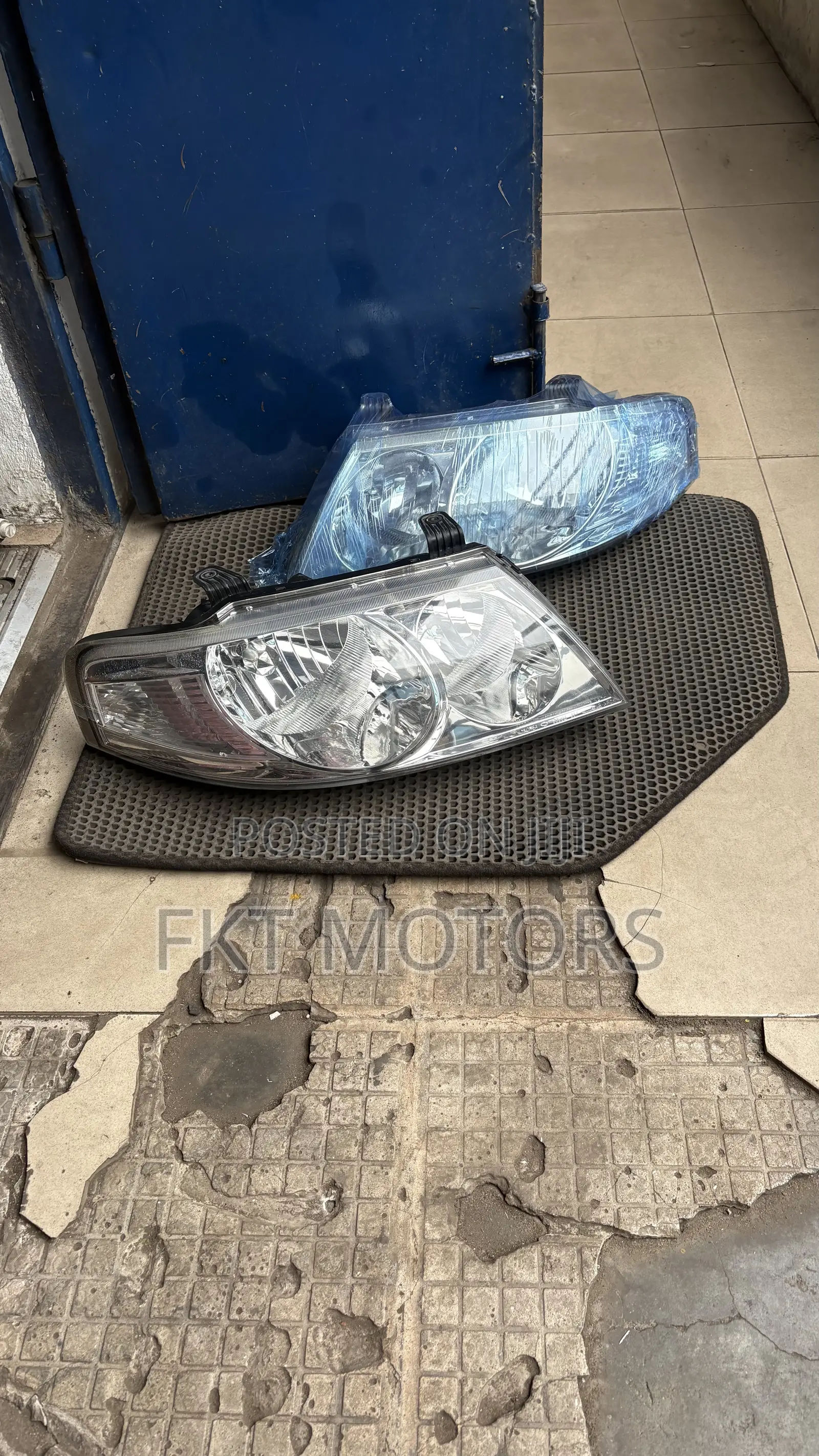 Nissan Sunny Headlight 2004,2005,2006,2007,2008,2009,2010,
