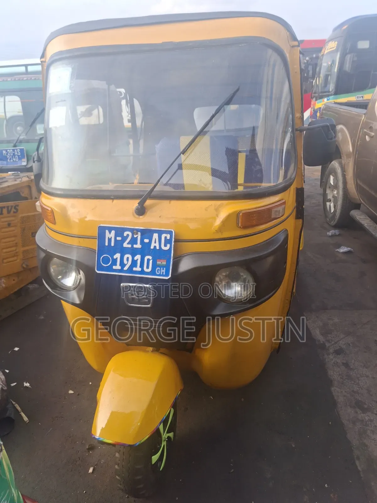 Bajaj RE 2021 Yellow