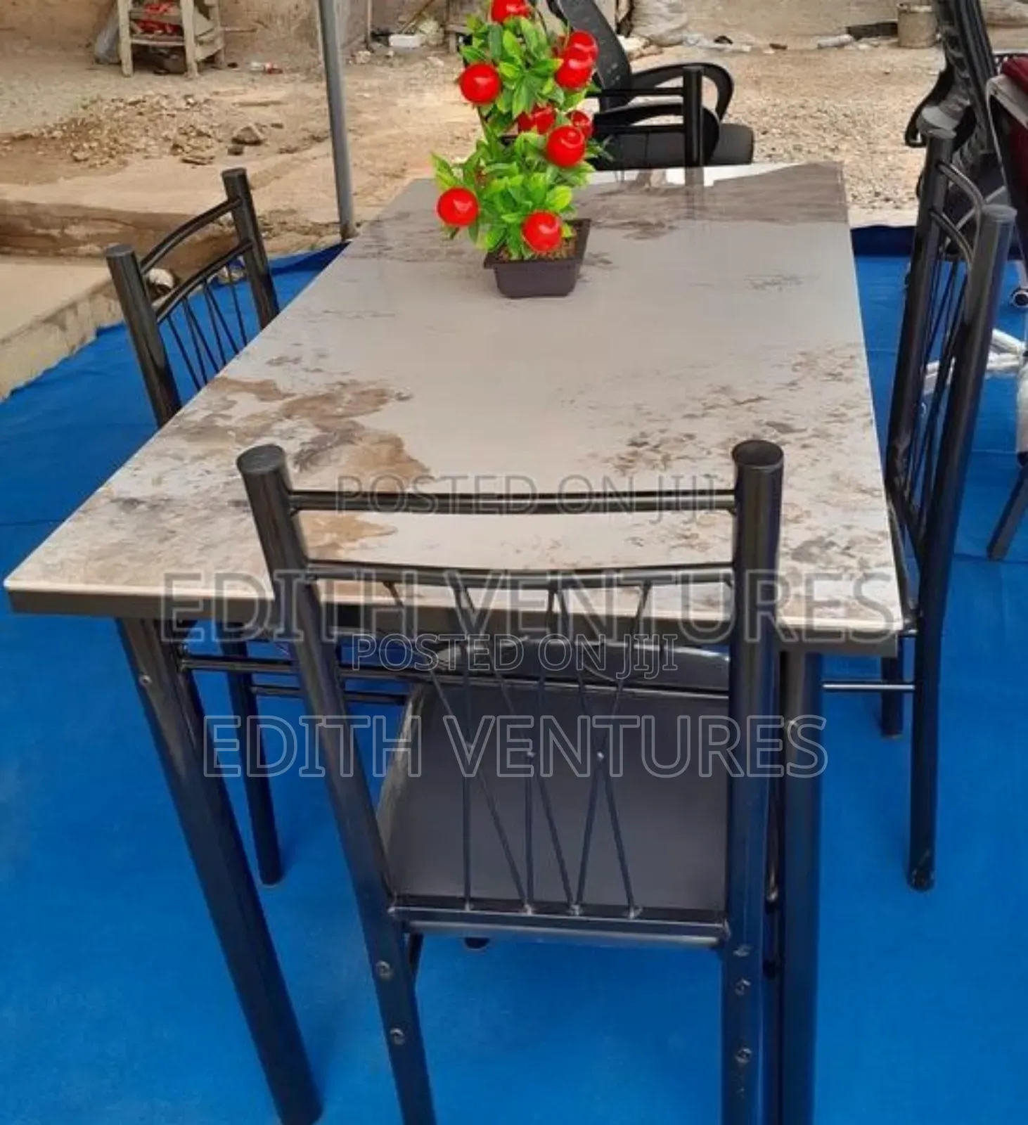 Label Dining Set