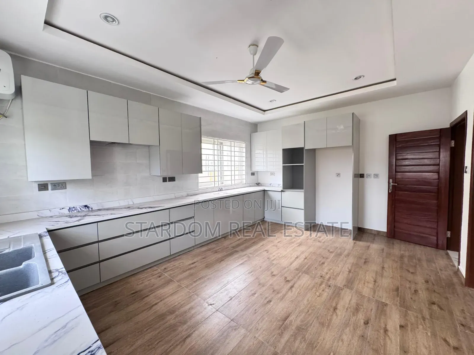 4bdrm Duplex in Lakeside Estate for rent