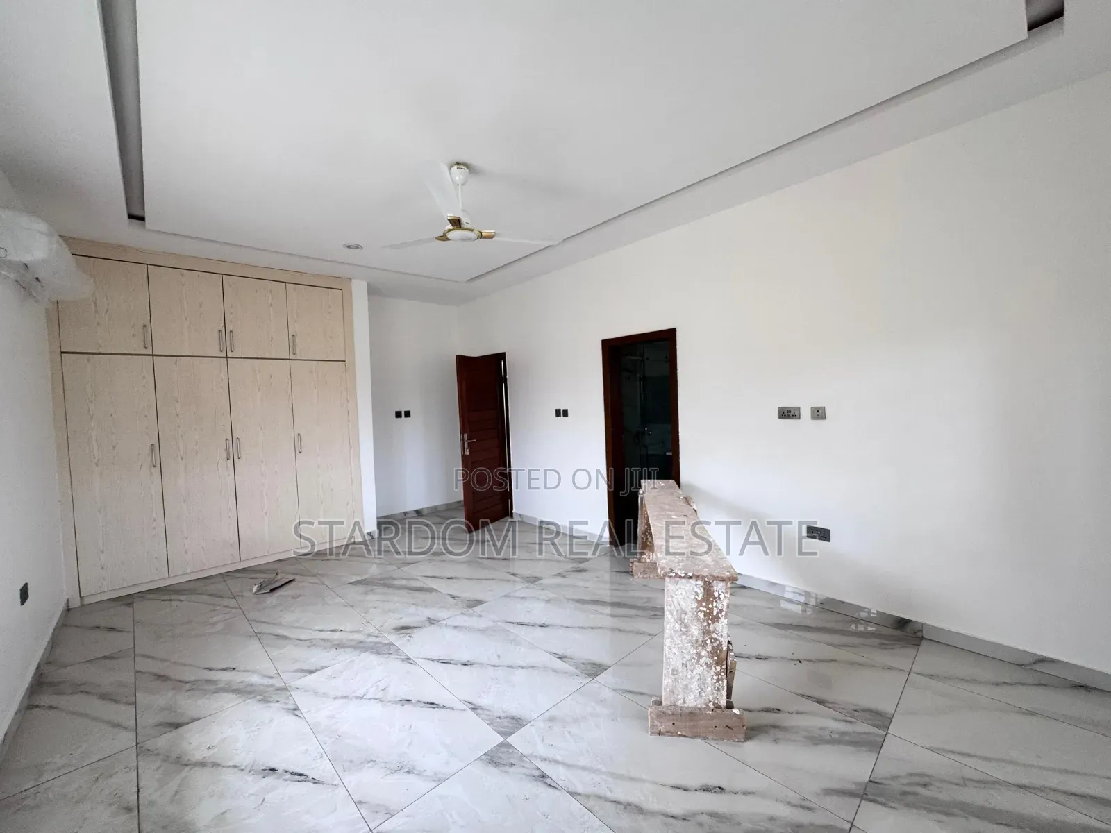 4bdrm Duplex in Lakeside Estate for rent