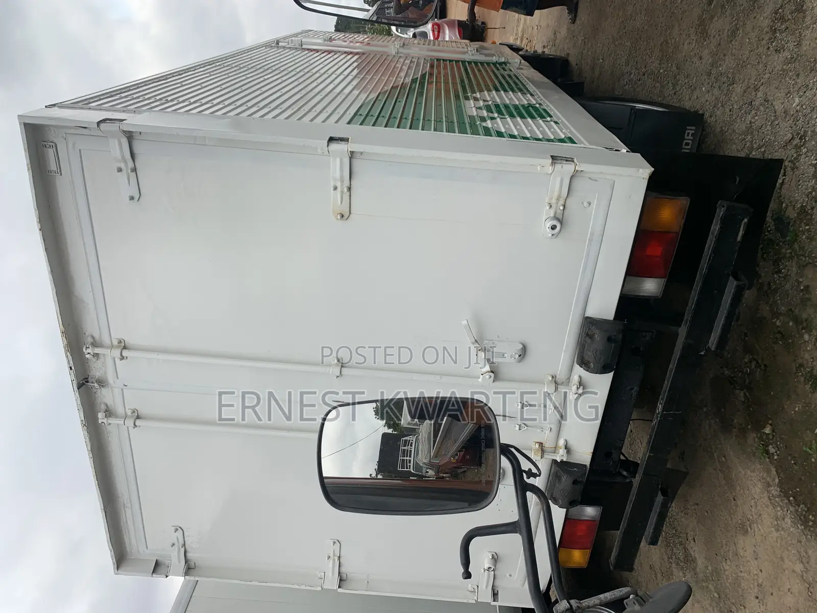 Refrigerator Truck