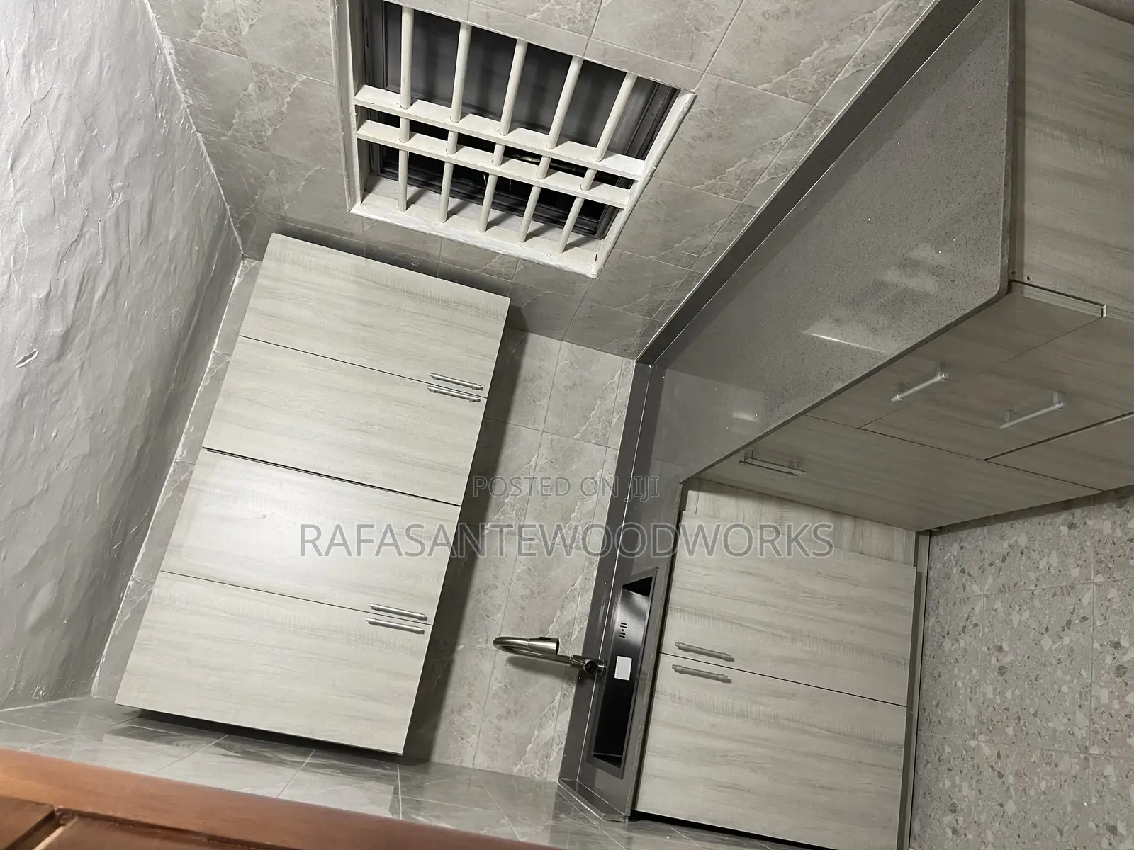 Raf Kitchen Cabinets With Marble Tops