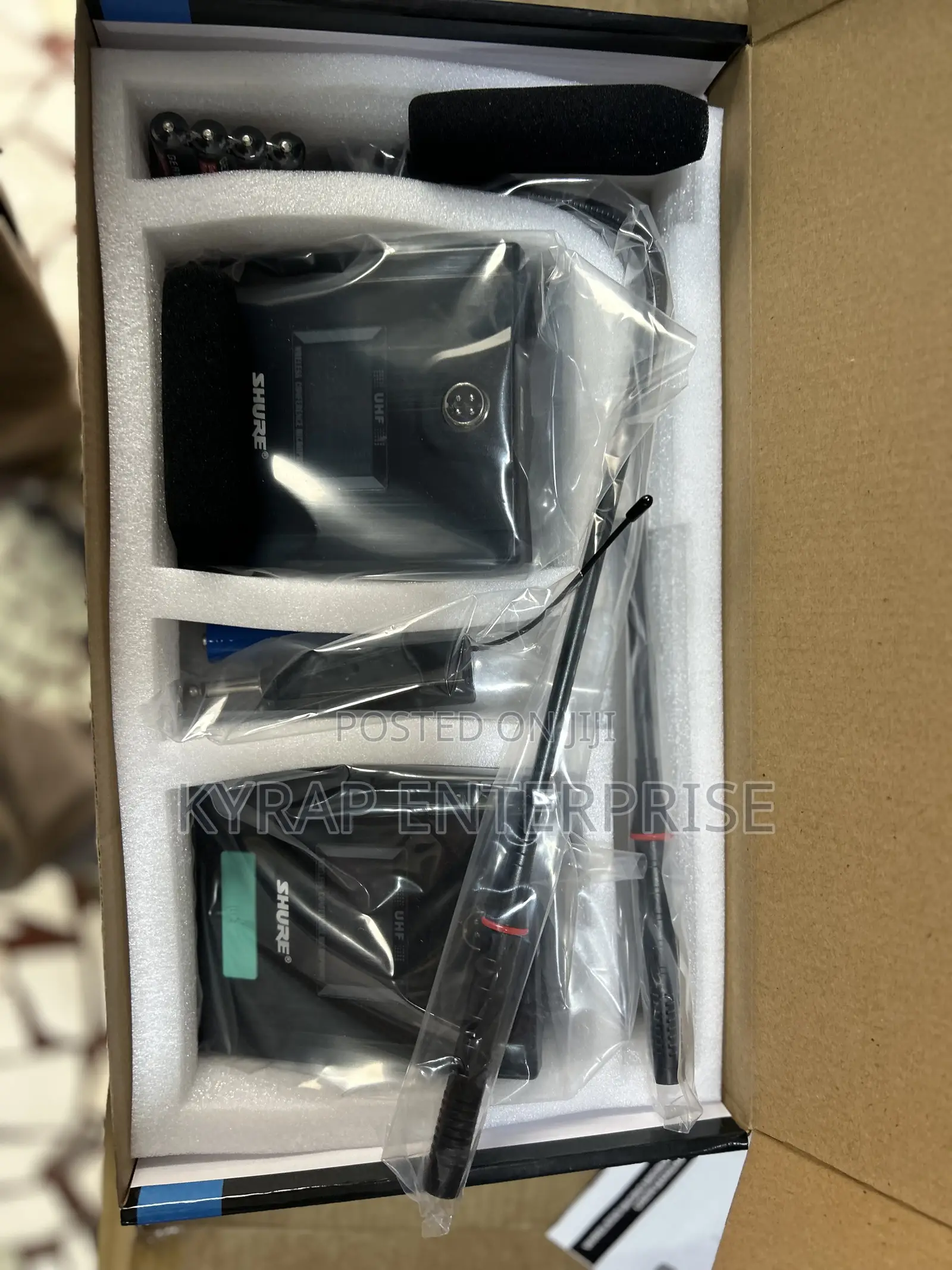 2 in 1 Cordless Conference Microphone