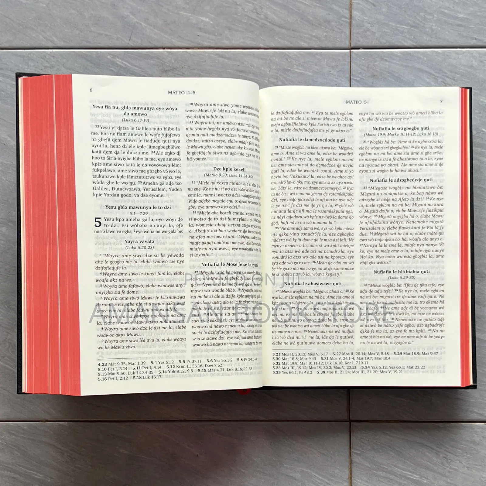 Ewe Bible Giant Print (Pulpit Bible)