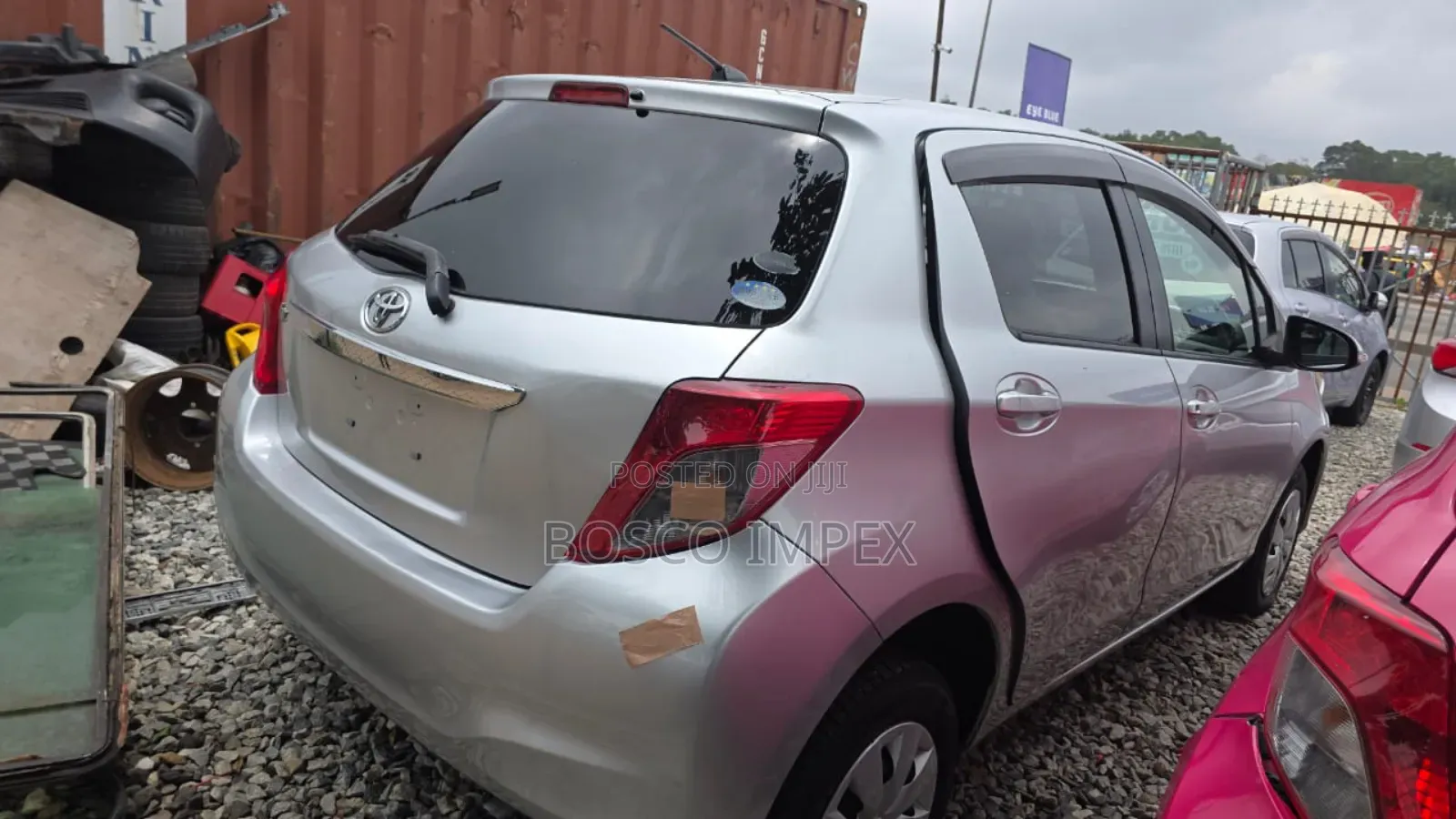 Toyota Vitz 1.3 FWD 5dr 2013 Silver