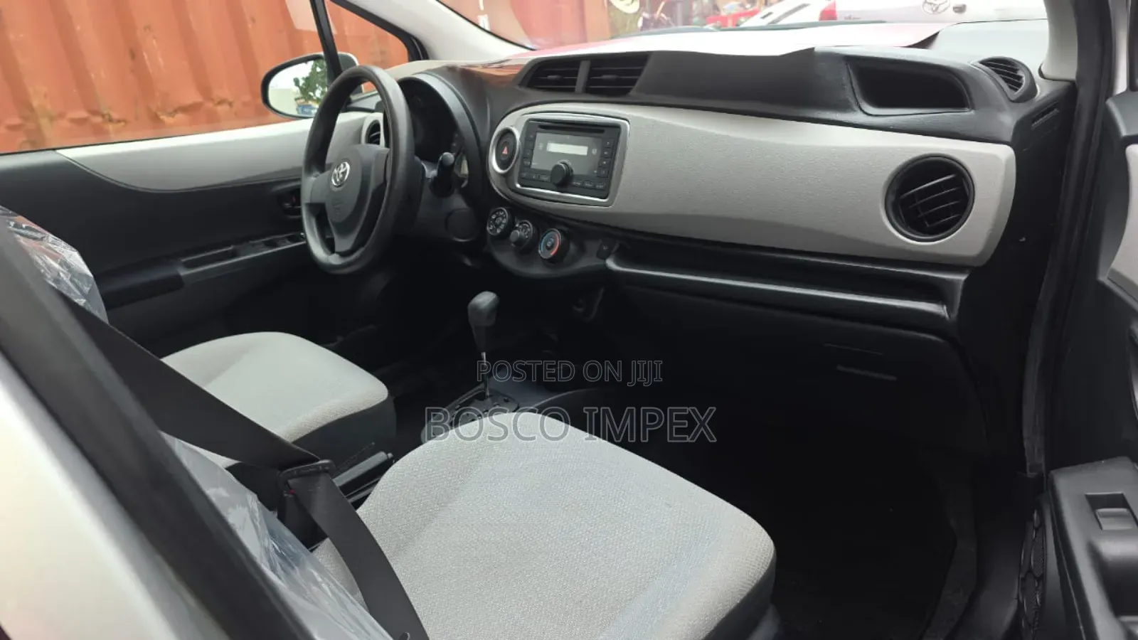 Toyota Vitz 1.3 FWD 5dr 2013 Silver