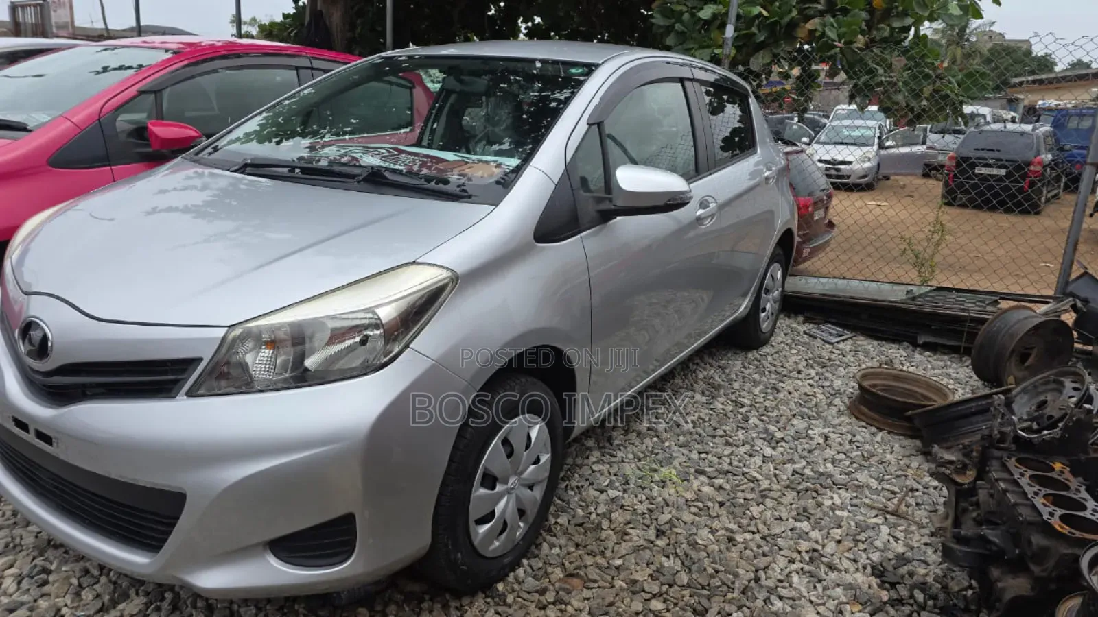 Toyota Vitz 1.3 FWD 5dr 2013 Silver