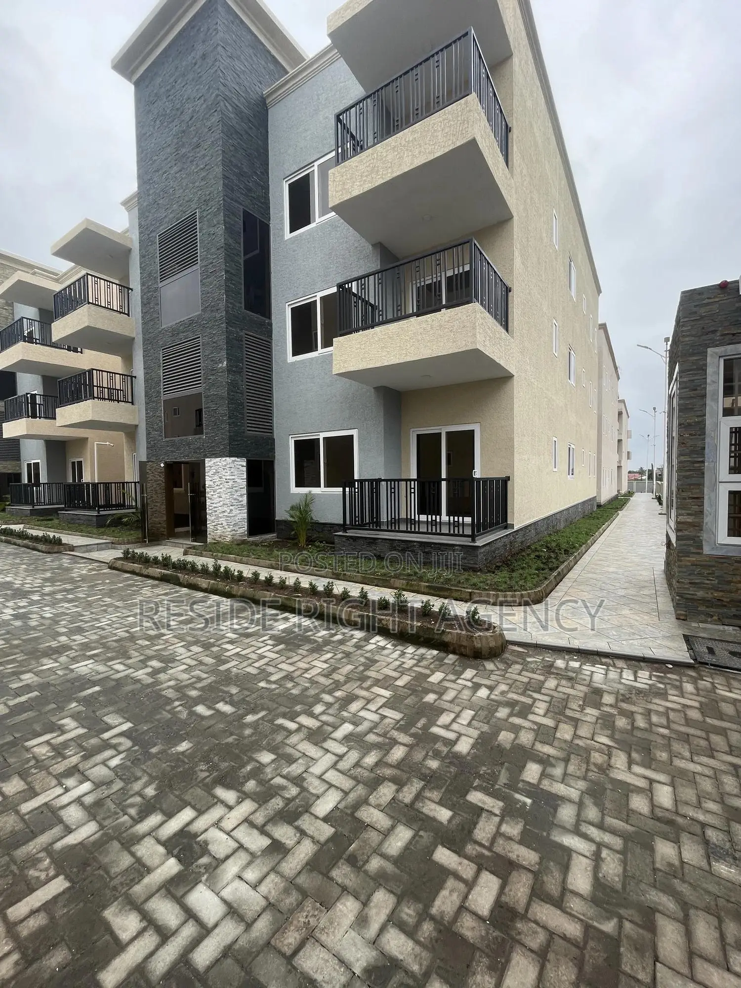 3bdrm Block of Flats in Pokuase for sale