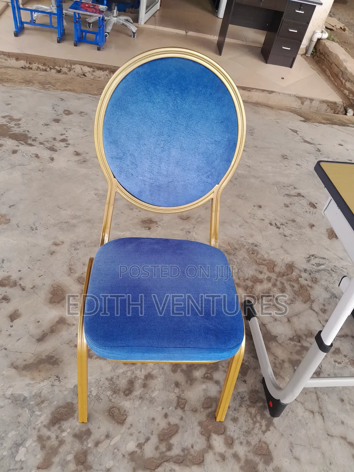 Suzie Auditorium Chair