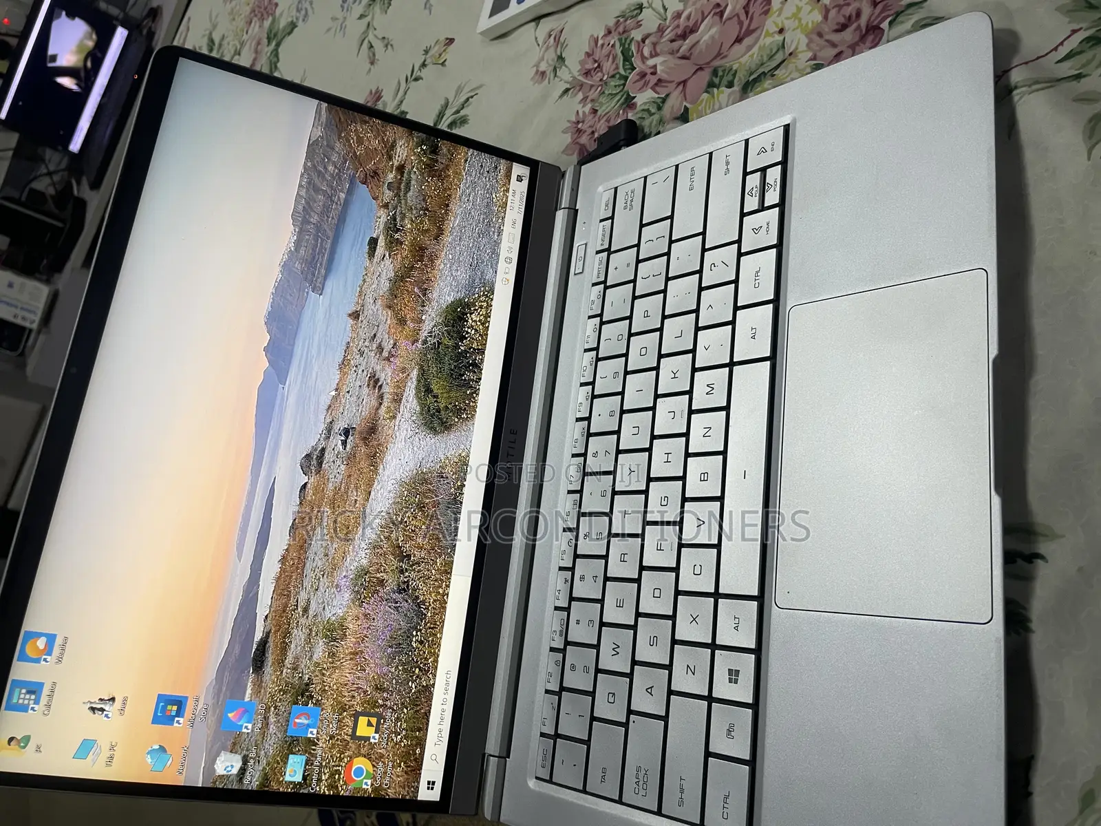 New Laptop Motile 8GB AMD Ryzen 5 SSD 256GB