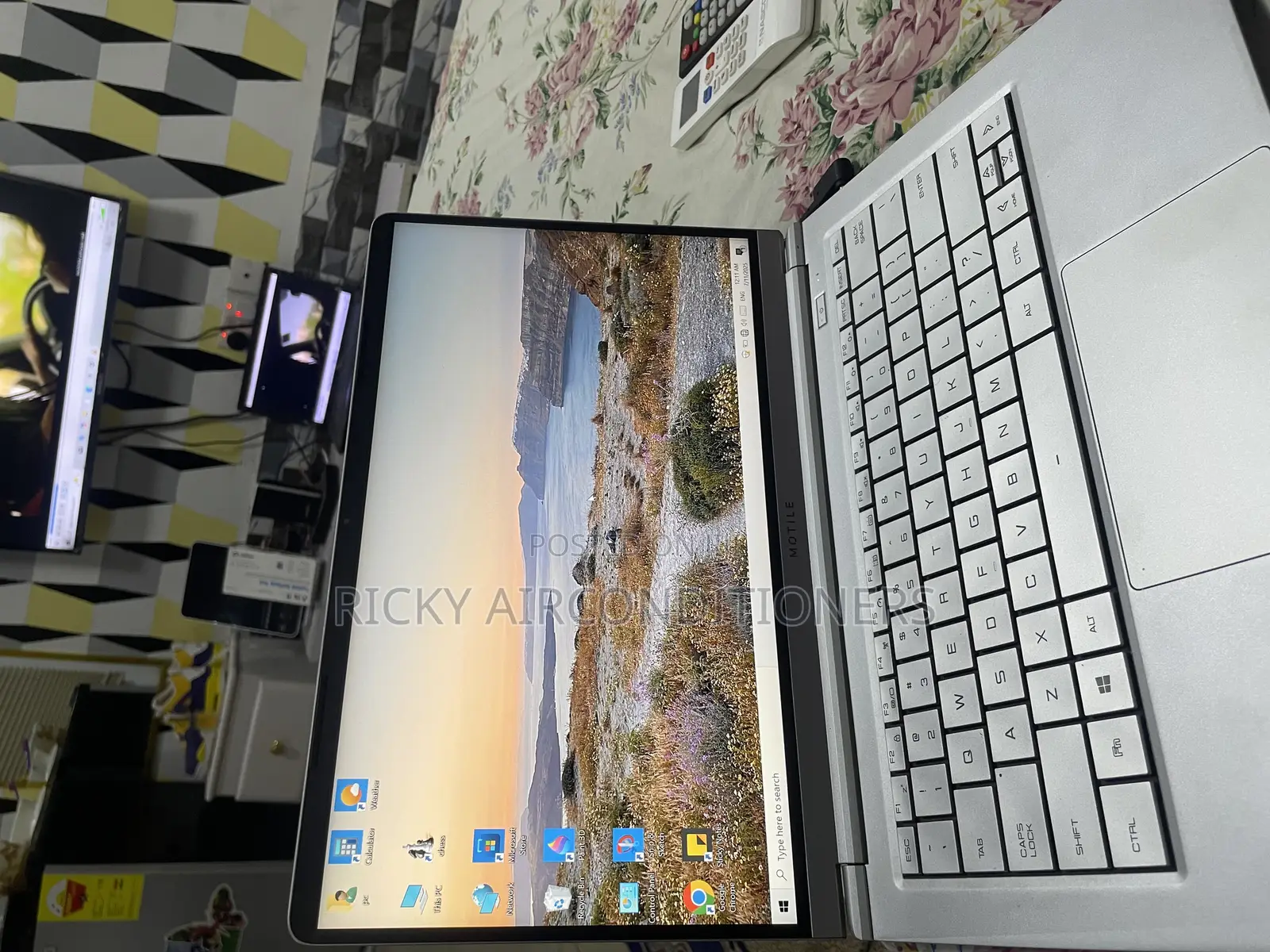New Laptop Motile 8GB AMD Ryzen 5 SSD 256GB
