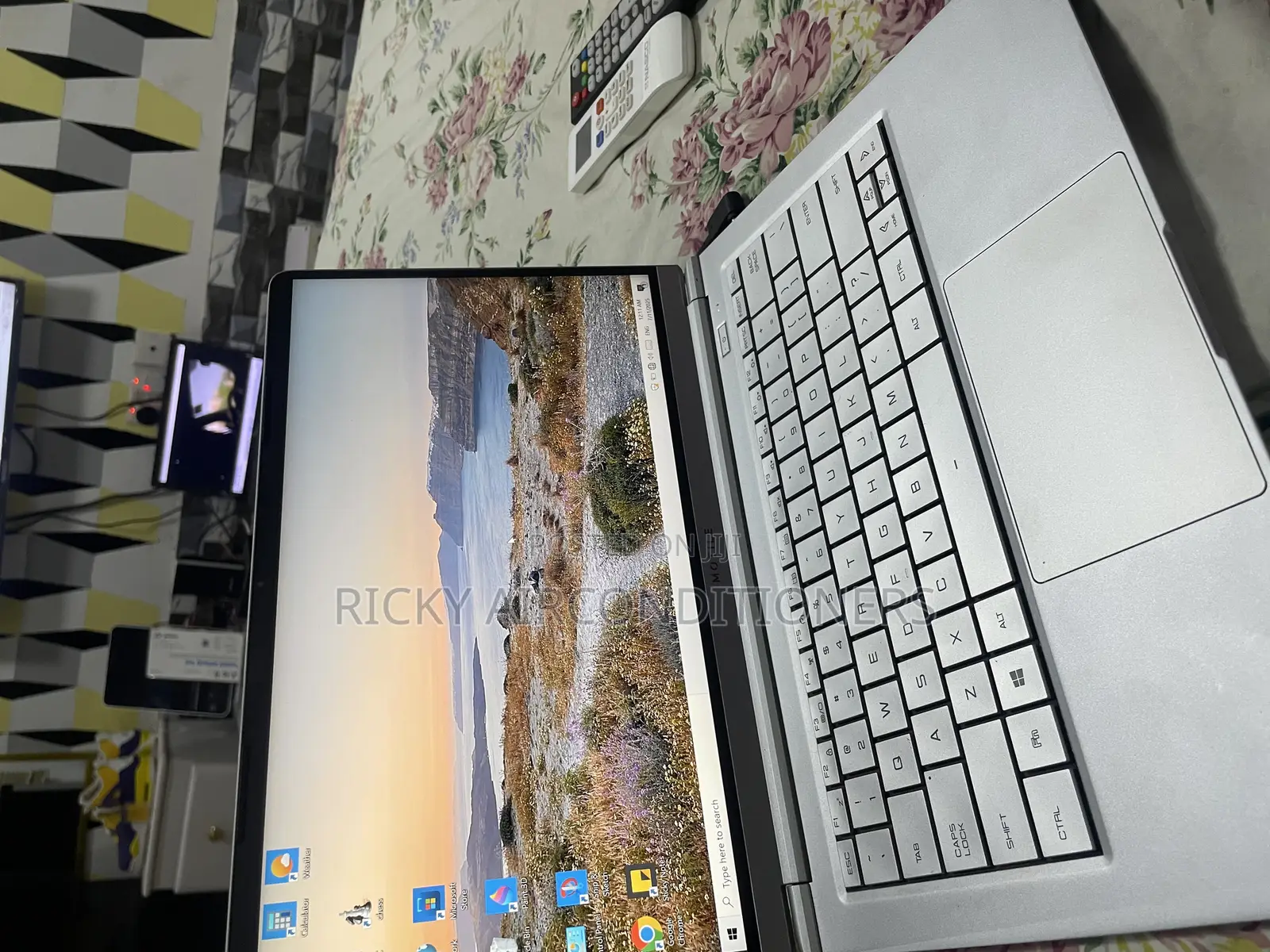 New Laptop Motile 8GB AMD Ryzen 5 SSD 256GB