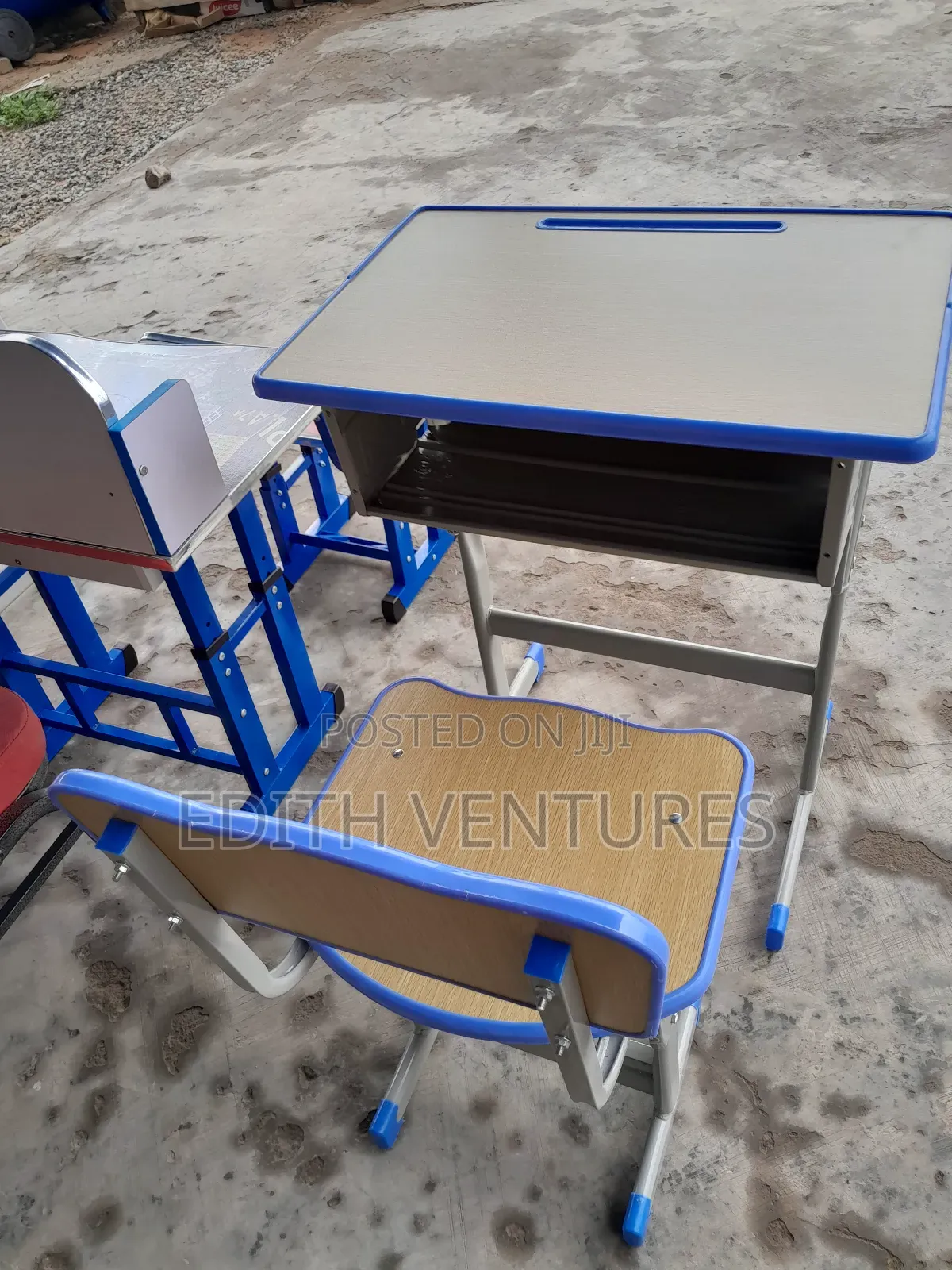 Applauder Study Desk