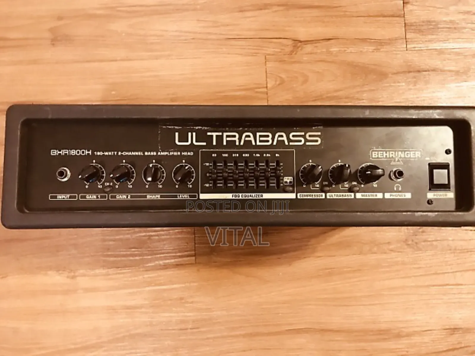 Bass Combo Amplifier Behringer Ultrabass Bxr1800h