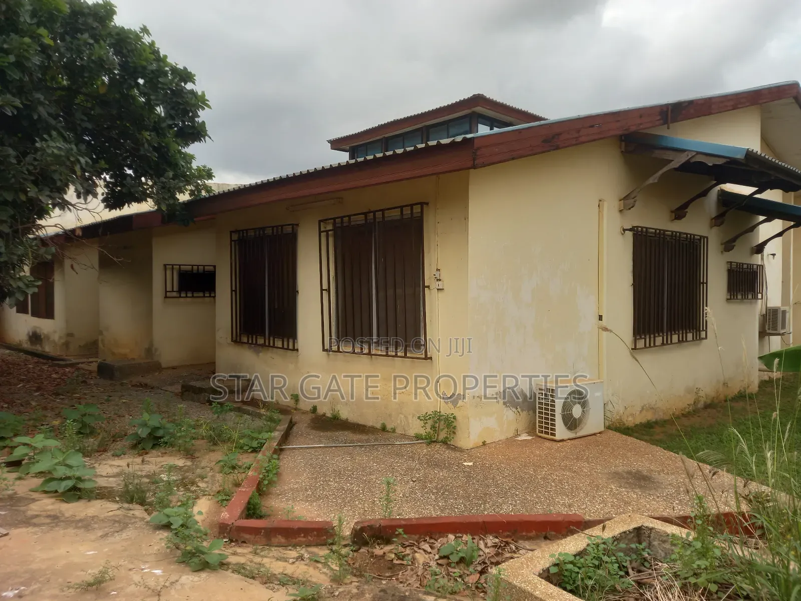 6bdrm House in Atasomaso, Kumasi Metropolitan for sale