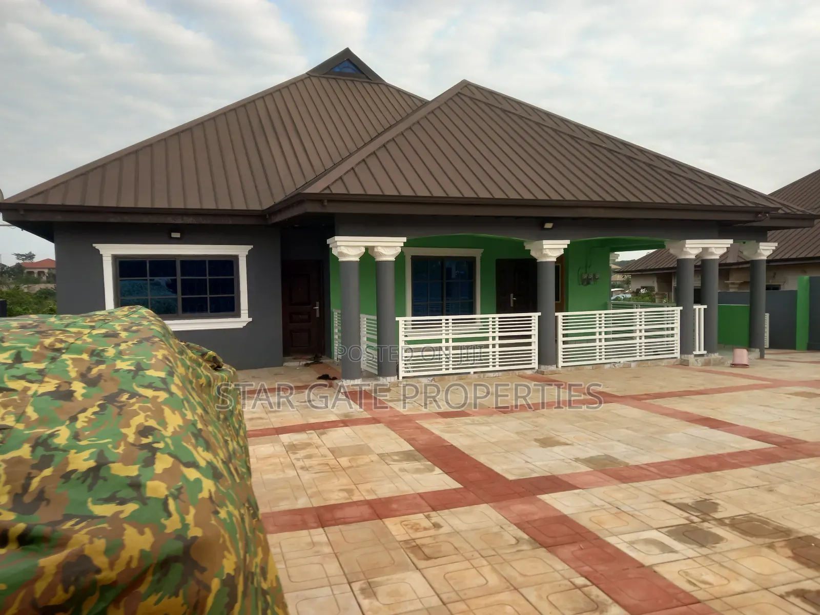 10bdrm House in Apromoase, Kumasi Metropolitan for sale