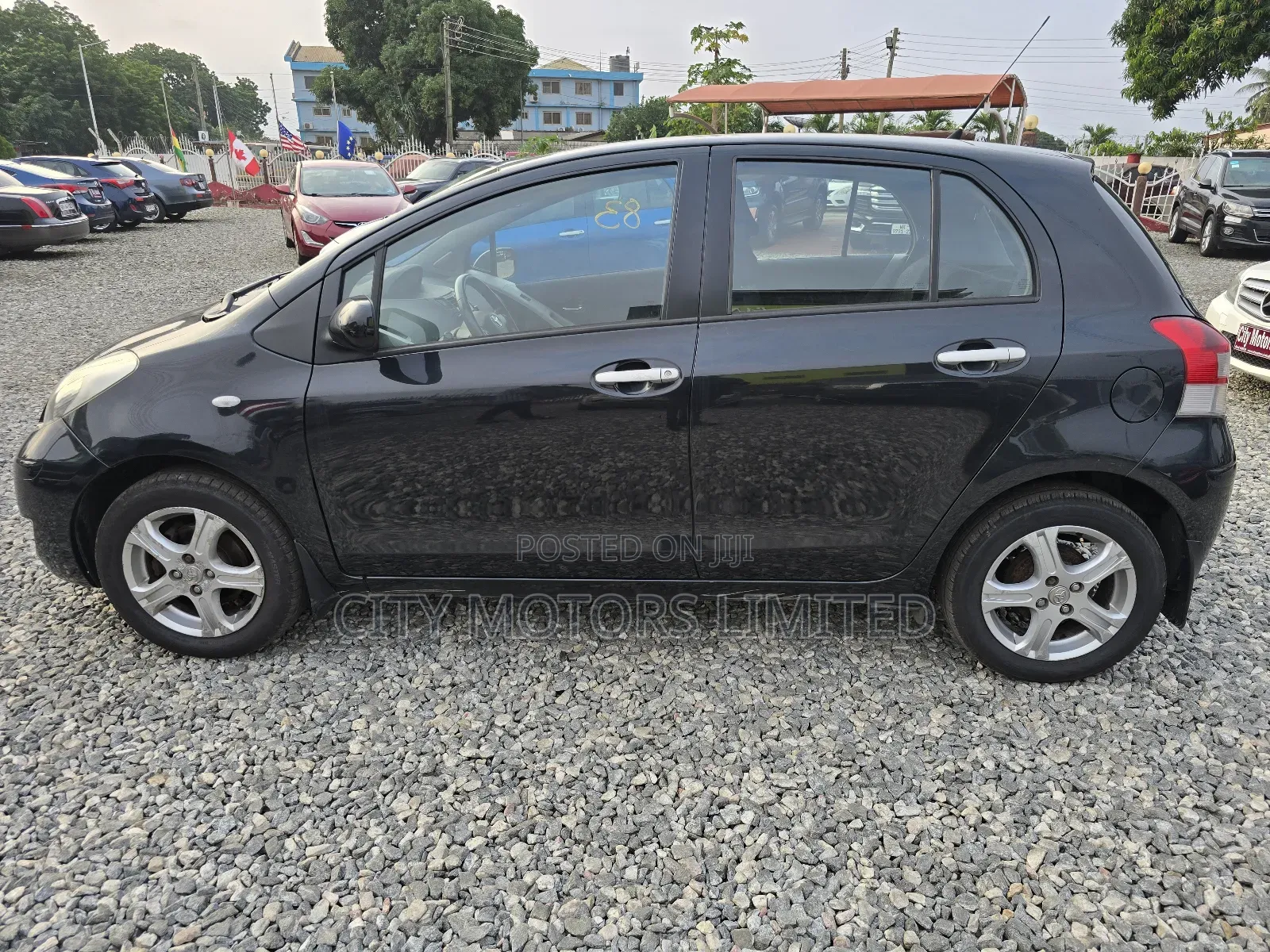 Toyota Yaris LE Hatchback 5dr 2013 Black