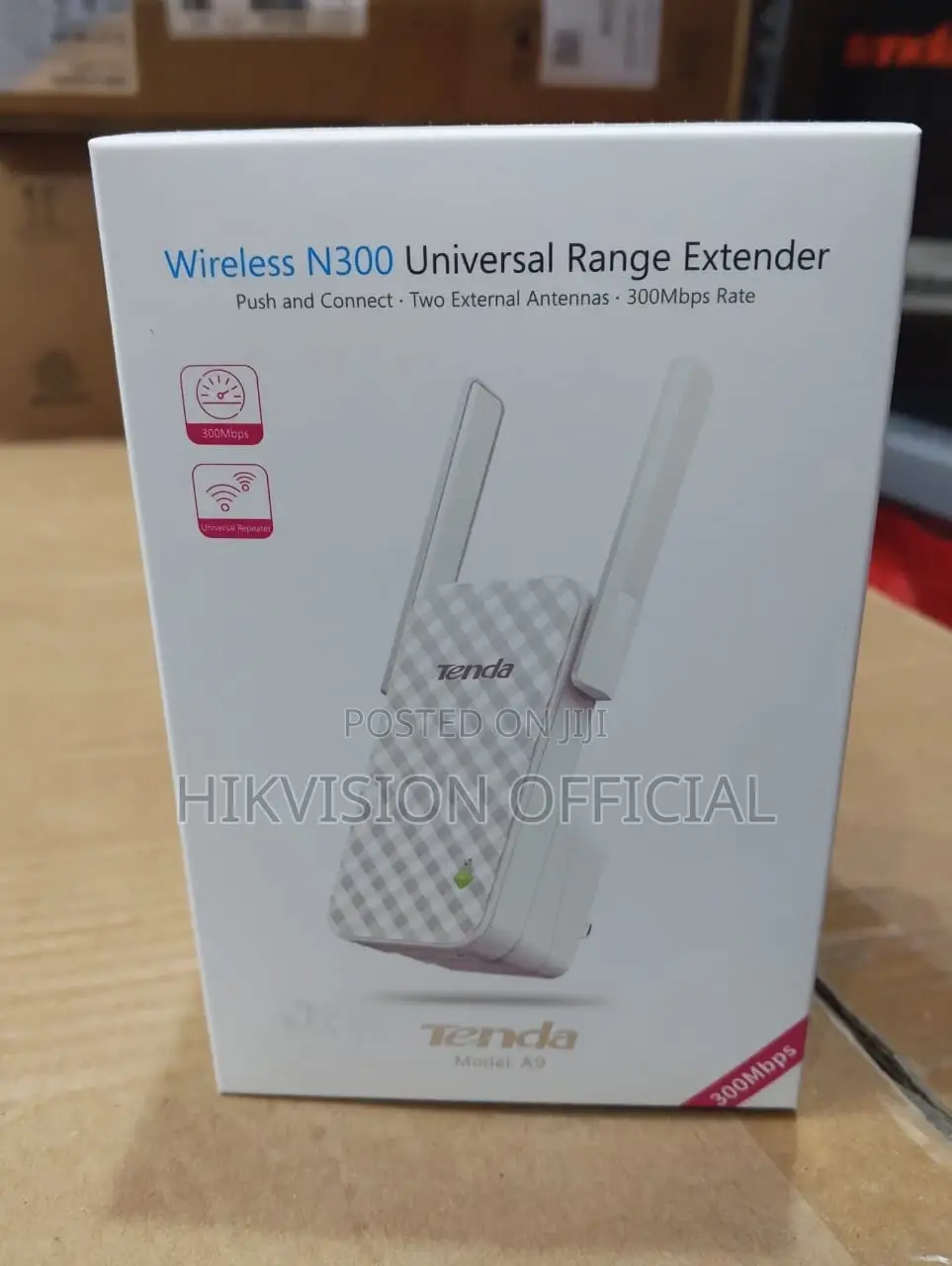 A9 Wireless N300 Universal Range Extender-Tenda