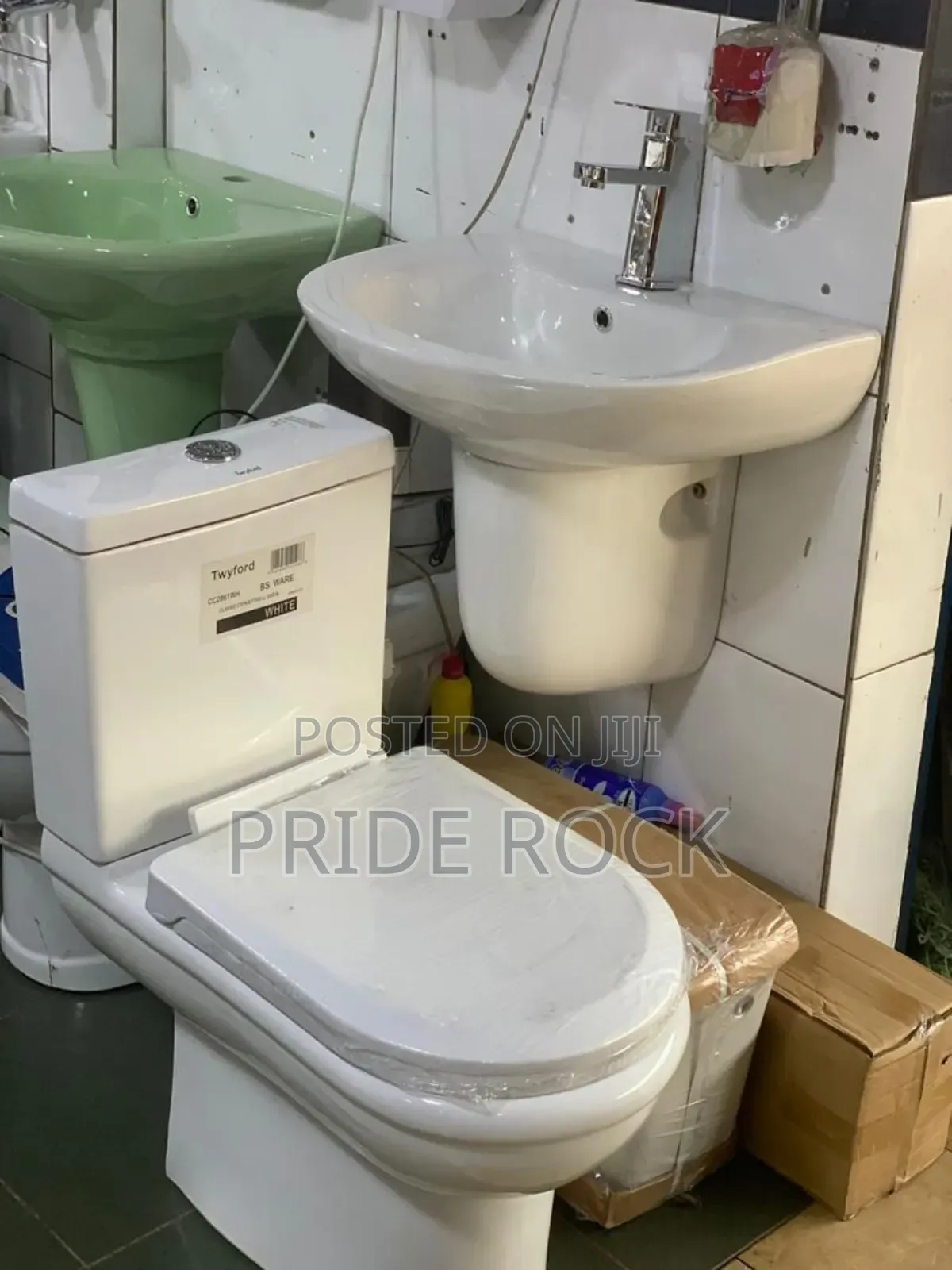 Small Tank Wc and Basin With Tap and Pop Up Waste Set