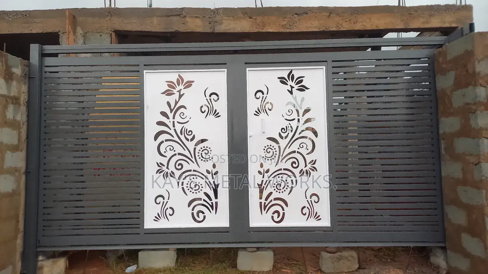 Modern Galvanized Sliding Gate – Strong Durable