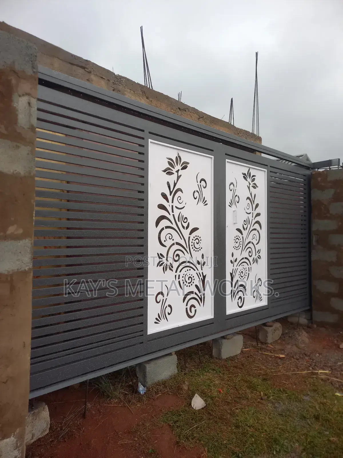 Modern Galvanized Sliding Gate – Strong Durable